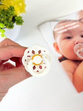 Соска пустушка BIBS Boheme Latex Round (кругла) &ndash; White, 2й розмір 6-18місяців 101608 фото