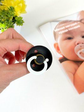 Соска пустушка BIBS Colour Latex Round (кругла) &ndash; Black GLOW (світиться в темряві), 1й розмір 0-6місяців 101568 фото