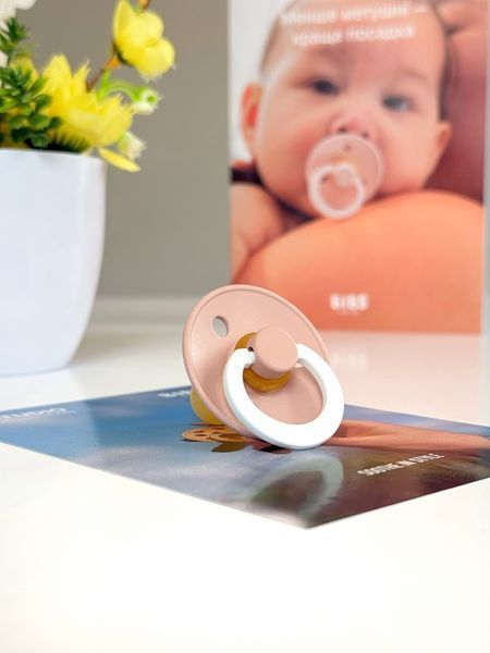 Соска пустушка BIBS Colour Latex Round (кругла) &ndash; Blush GLOW (світиться в темряві), 1й розмір 0-6місяців 101574 фото