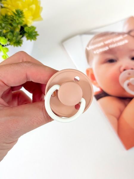 Соска пустушка BIBS De Lux Latex Round (кругла) &ndash; Blush GLOW (світиться в темряві), 1й розмір 0-6місяців 101673 фото