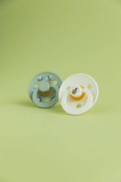 Соска пустышка BIBS Studio Colour Latex Round (круглая) Bumblebee Friends &ndash; Breeze 1й размер 0-6месяцев 101644 фото